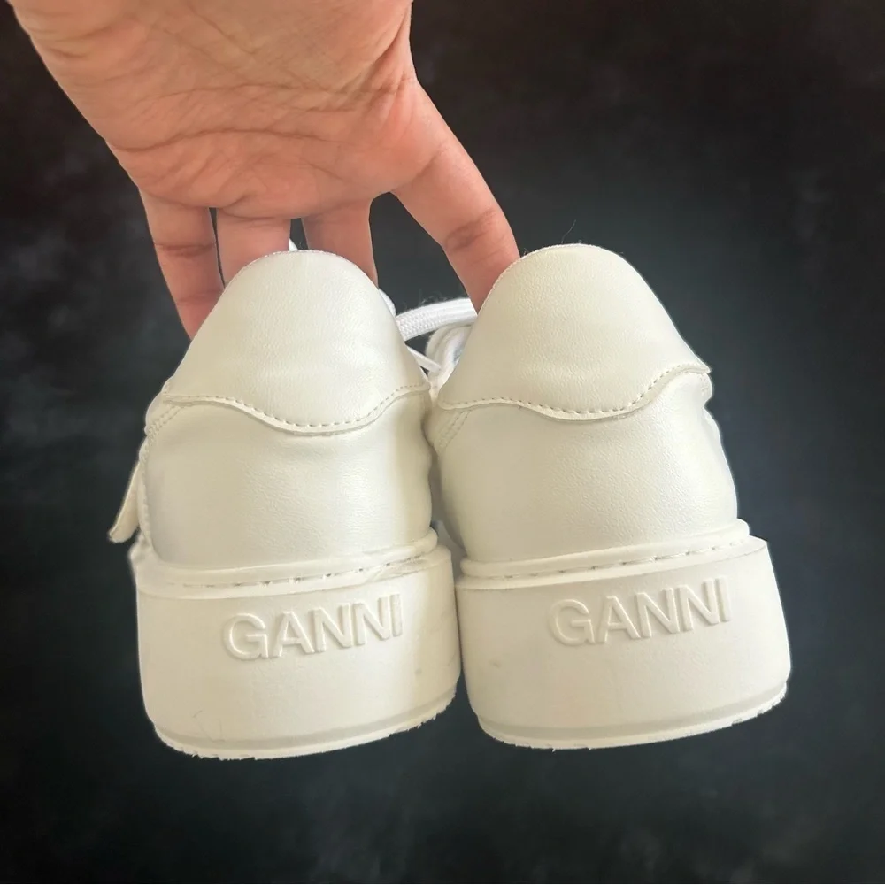 NWOB Ganni logo-patch low-top sneakers in White